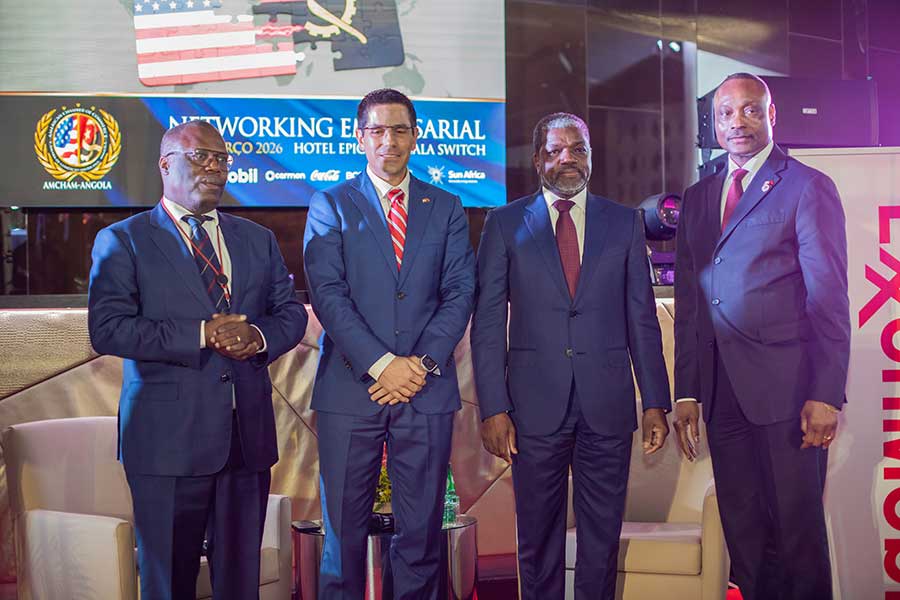 Dr. Paulino Jerónimo (Presidente do Conselho de Administração (PCA) da Agência Nacional de Petróleo, Gás e Biocombustíveis de Angola - ANPG), Brian Unietis (Managing Director of ExxonMobil Angola), Dr. José Barroso (Secretário de Estado para o Petróleo), Eng. Pedro Godinho (President of AmCham)